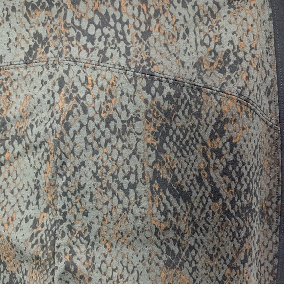 Lysse Snakeskin Print Leggings Size Medium - Picture 11 of 12